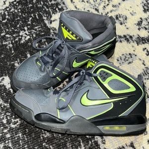 Men’s Nike flight sneakers